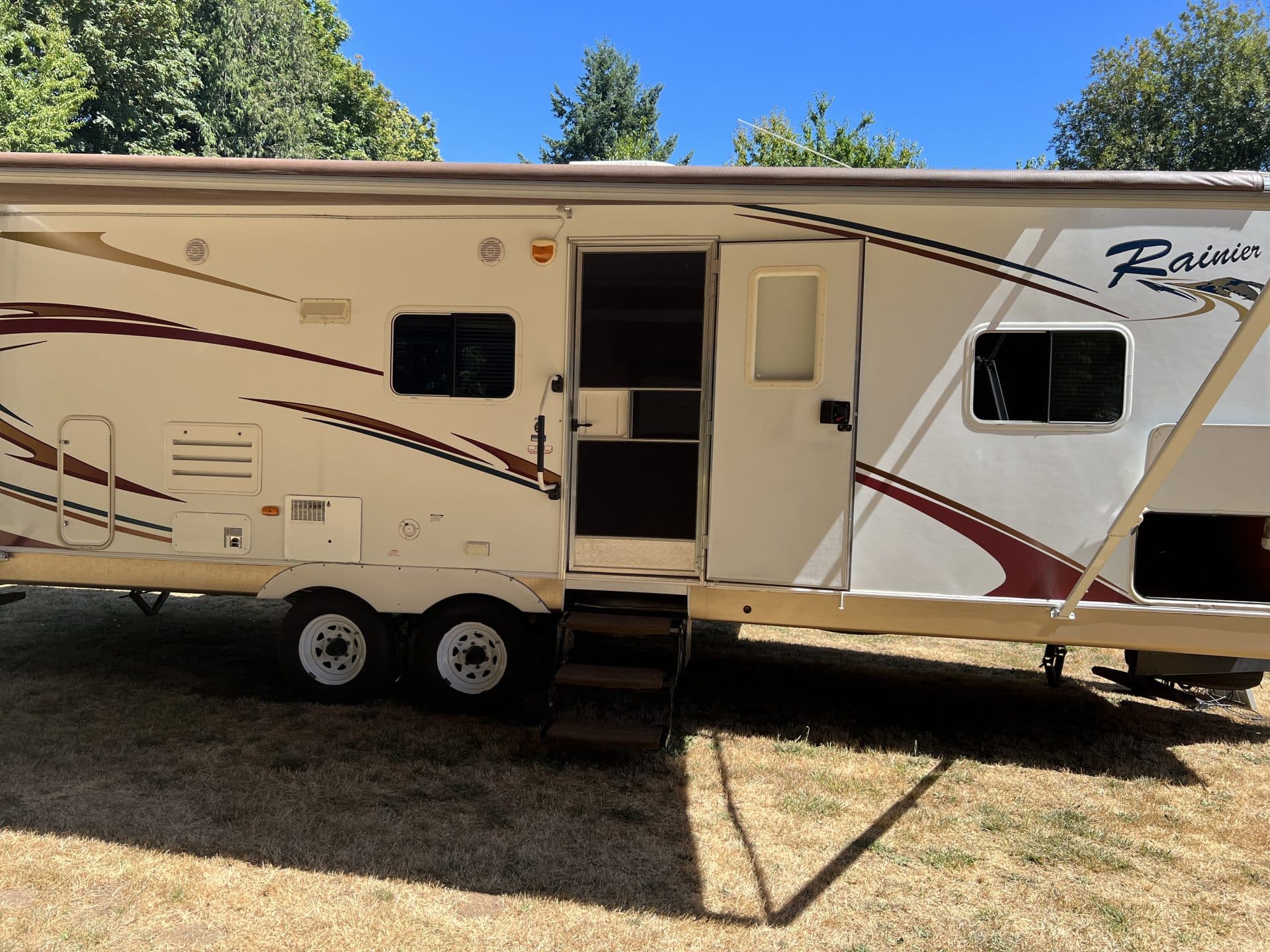 26” Travel Trailer 4