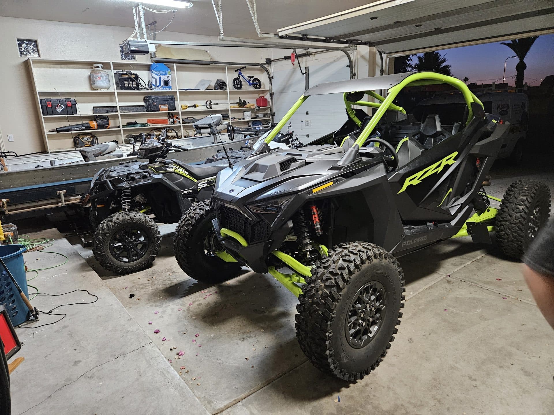 Rzr pro R 1