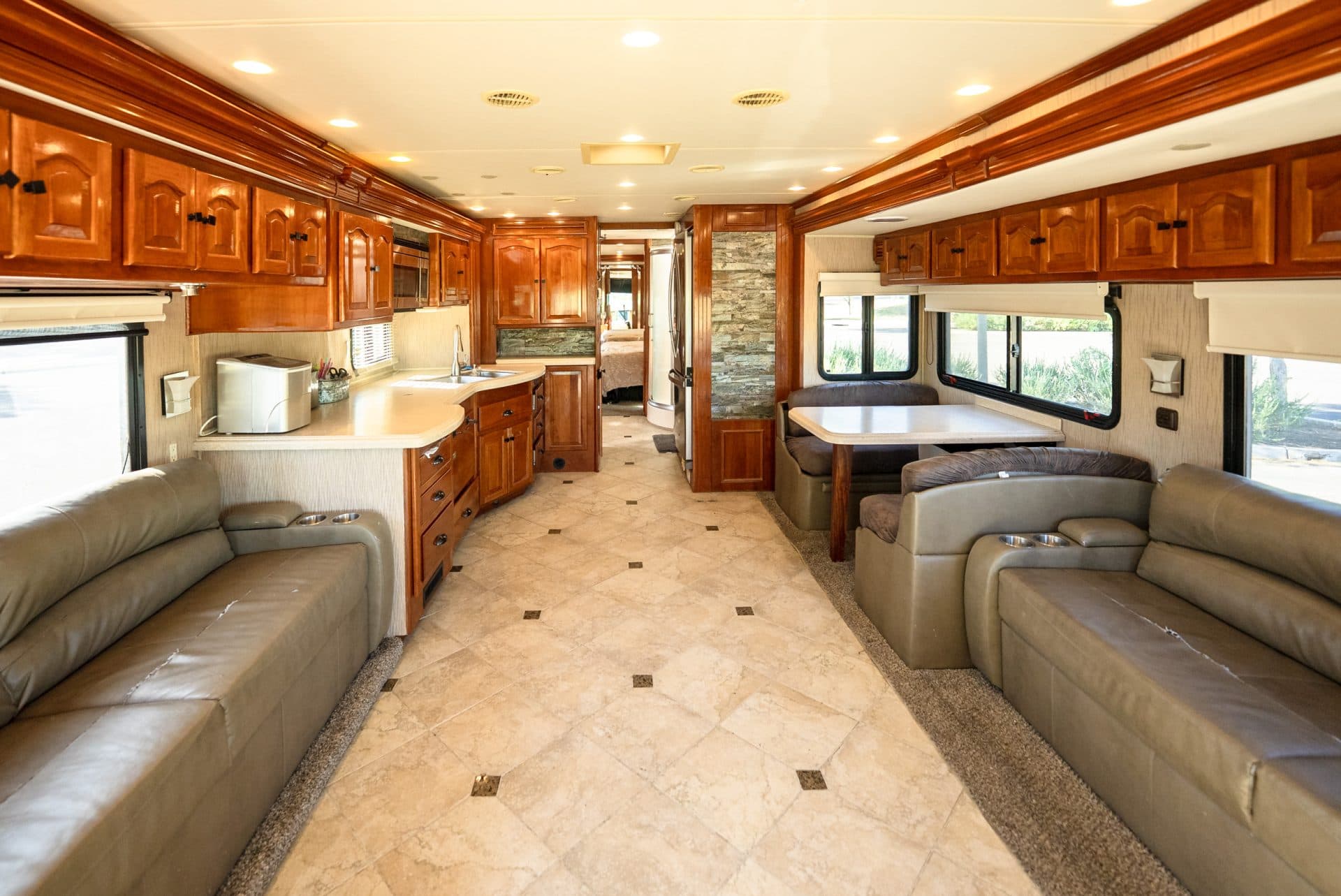 Luxurious 42 Foot Motorhome 3
