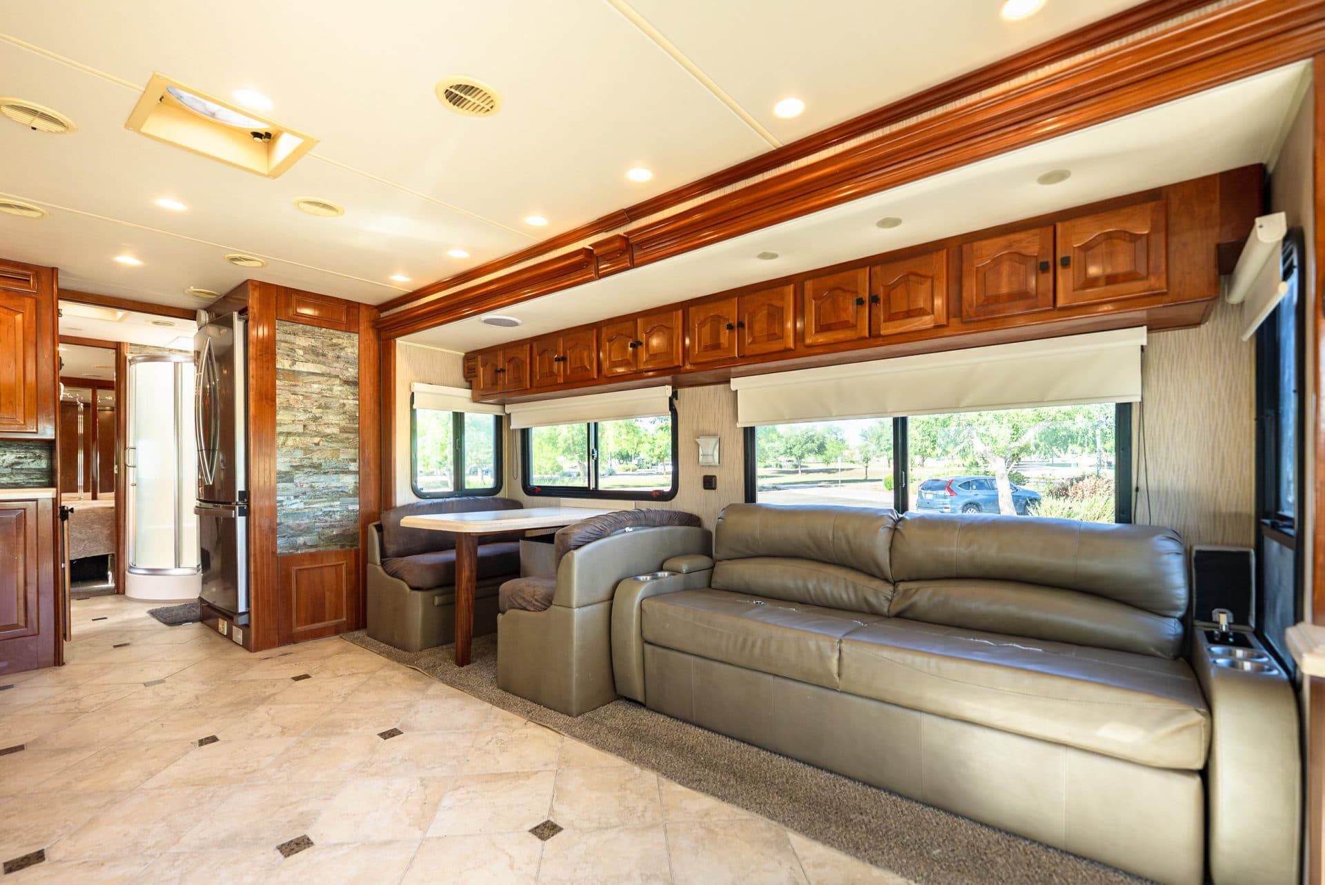 Luxurious 42 Foot Motorhome 11