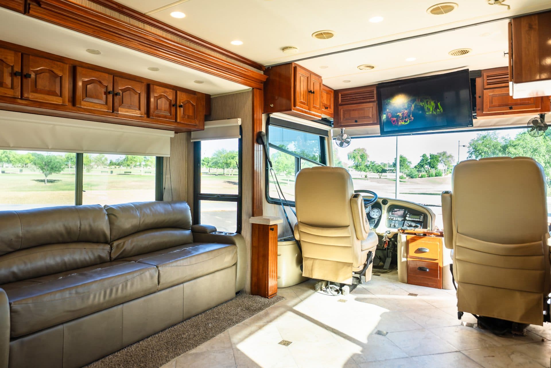 Luxurious 42 Foot Motorhome 12