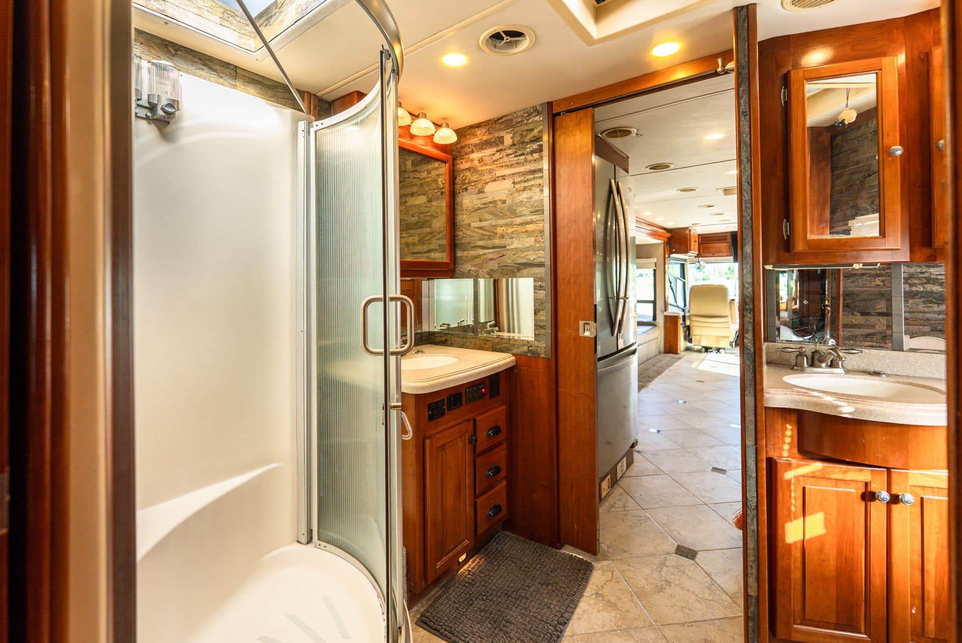 Luxurious 42 Foot Motorhome 5
