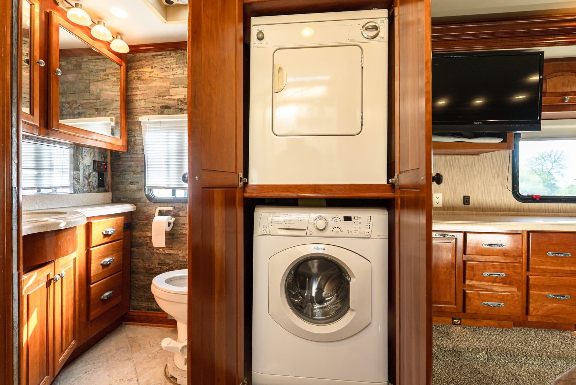 Luxurious 42 Foot Motorhome 6