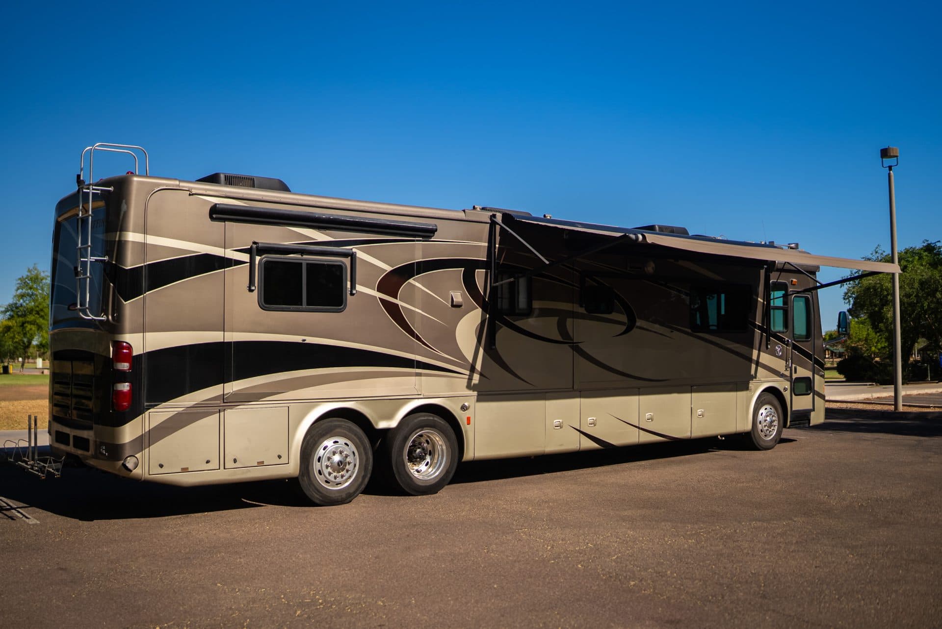 Luxurious 42 Foot Motorhome 16